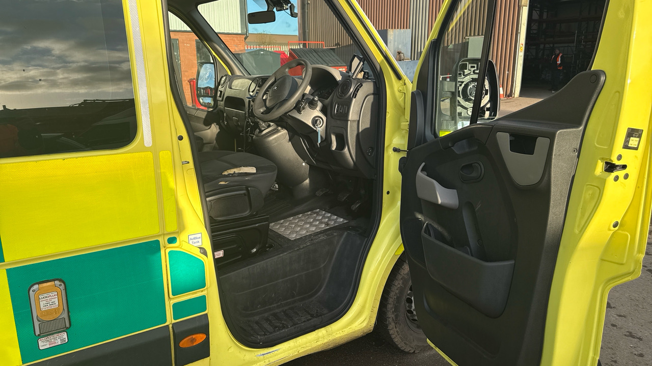 RENAULT MASTER 150.39 - Ātrās palīdzības mašīna: foto 5 RENAULT MASTER 150.39 - Ātrās palīdzības mašīna: foto 5