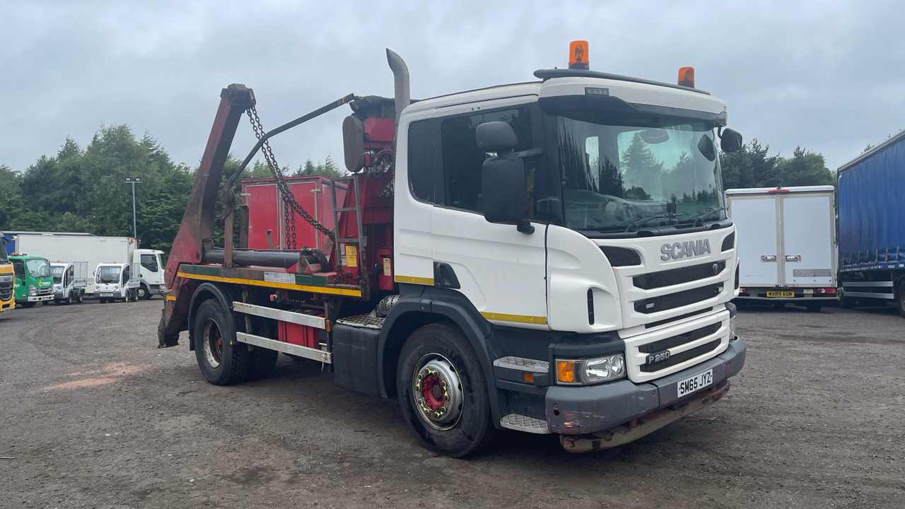 SCANIA P 250 - Būvgružu konteineru vedējs: foto 1 SCANIA P 250 - Būvgružu konteineru vedējs: foto 1