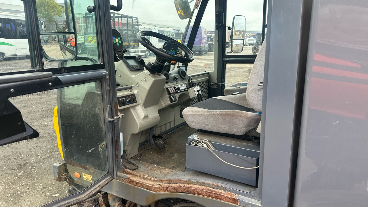 SCARAB MINOR M25H - Ielu tīrīšanas mašīna: foto 5 SCARAB MINOR M25H - Ielu tīrīšanas mašīna: foto 5