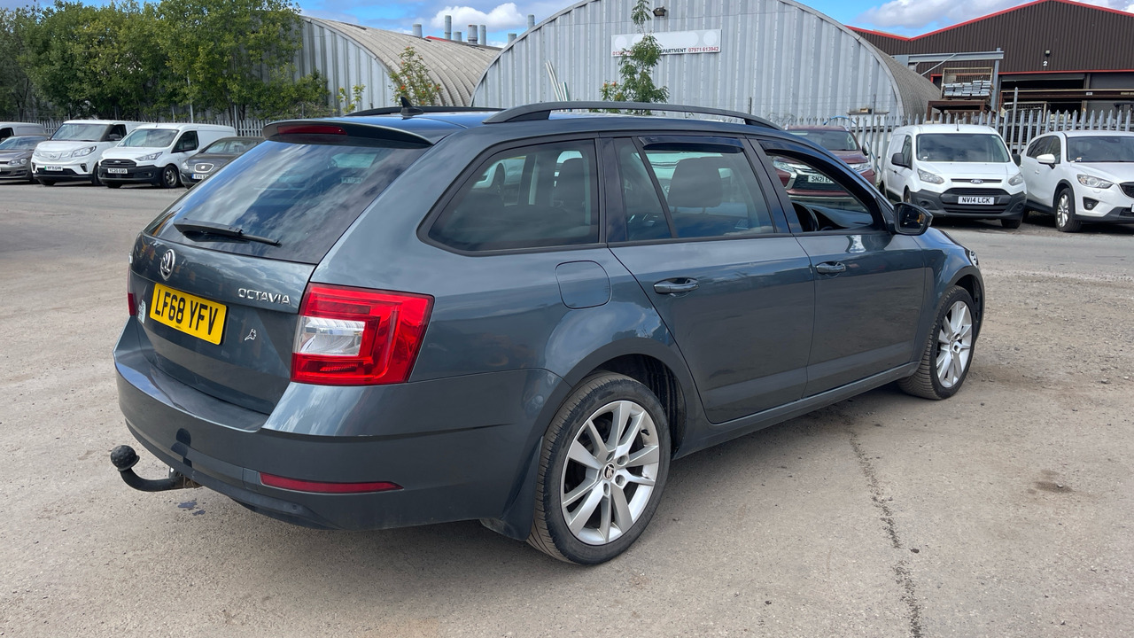 SKODA OCTAVIA 2.0 TDI SE - Universālis: foto 4 SKODA OCTAVIA 2.0 TDI SE - Universālis: foto 4