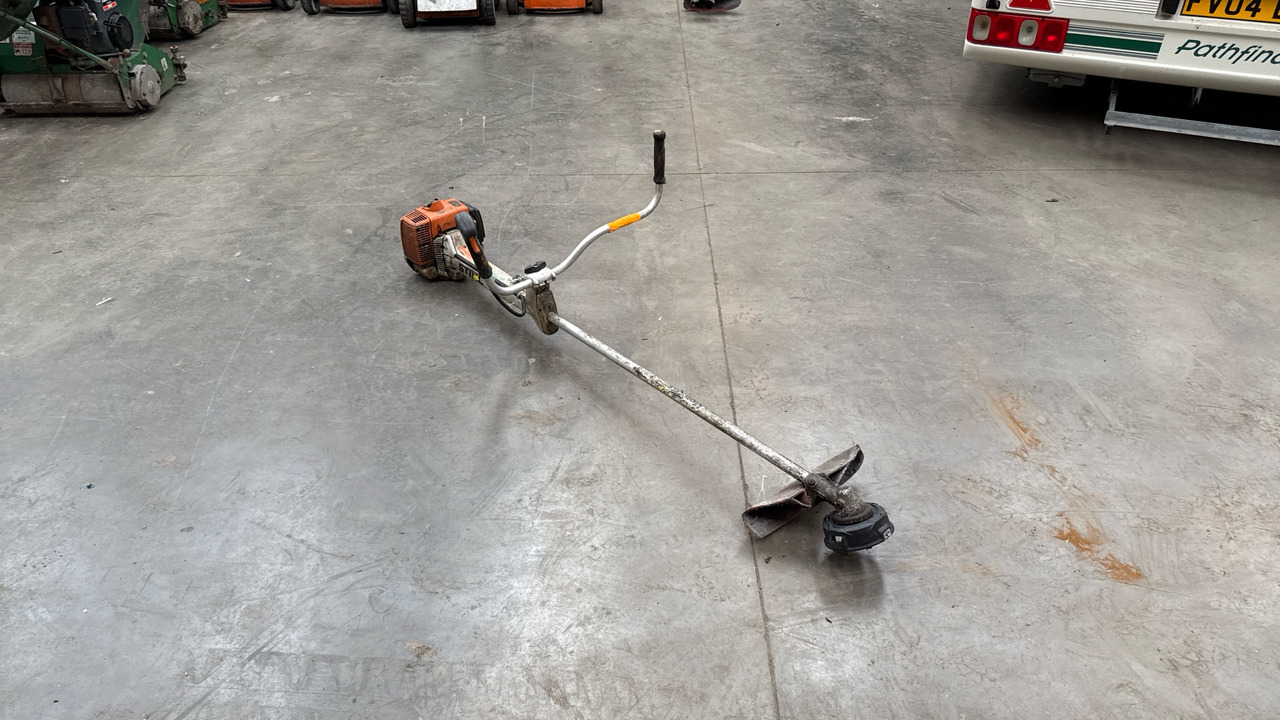 STIHL FS45C STRIMMER - Celtniecības maisītājs: foto 3 STIHL FS45C STRIMMER - Celtniecības maisītājs: foto 3