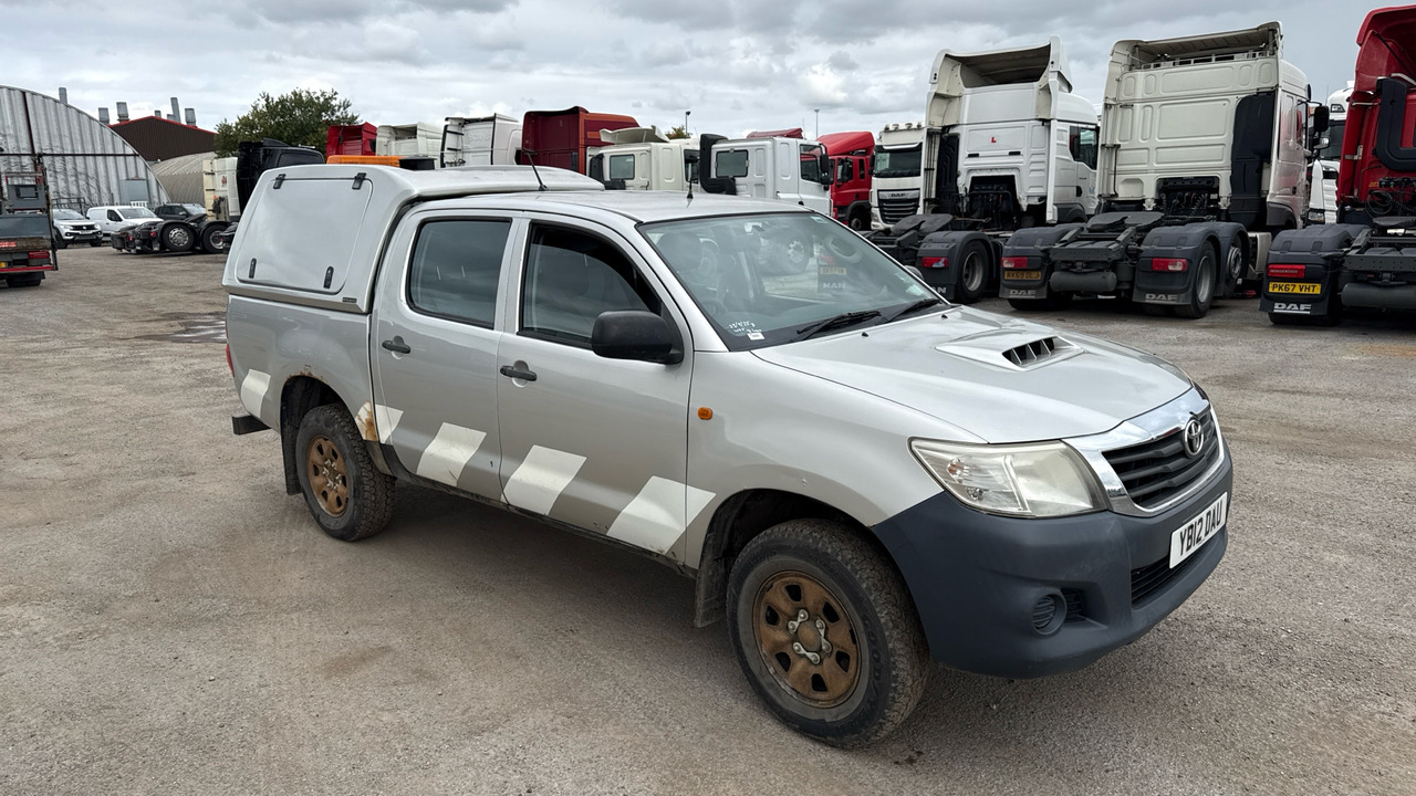 Toyota Hilux D-4D 2.5 144PS - Pikaps, Kravas-pasažieru furgons: foto 1 Toyota Hilux D-4D 2.5 144PS - Pikaps, Kravas-pasažieru furgons: foto 1