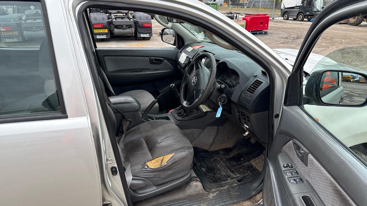 Toyota Hilux D-4D 2.5 144PS - Pikaps, Kravas-pasažieru furgons: foto 5 Toyota Hilux D-4D 2.5 144PS - Pikaps, Kravas-pasažieru furgons: foto 5