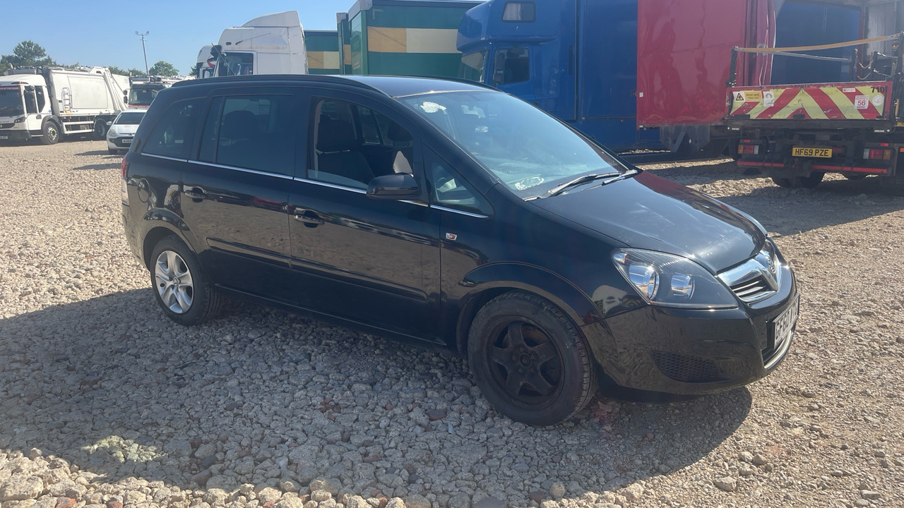 VAUXHALL ZAFIRA 1.7 CDTI - Vieglā automašīna: foto 1 VAUXHALL ZAFIRA 1.7 CDTI - Vieglā automašīna: foto 1