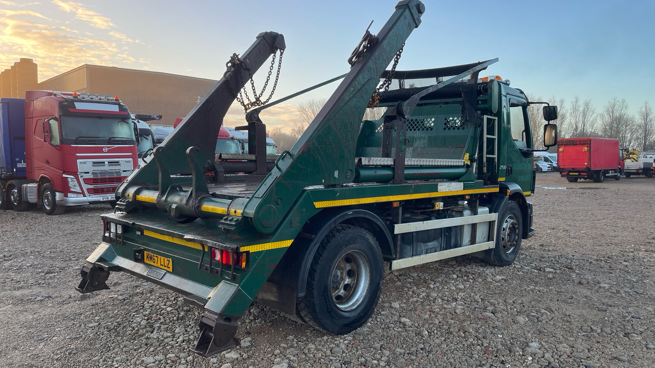 Volvo FL 250 - Būvgružu konteineru vedējs: foto 4 Volvo FL 250 - Būvgružu konteineru vedējs: foto 4