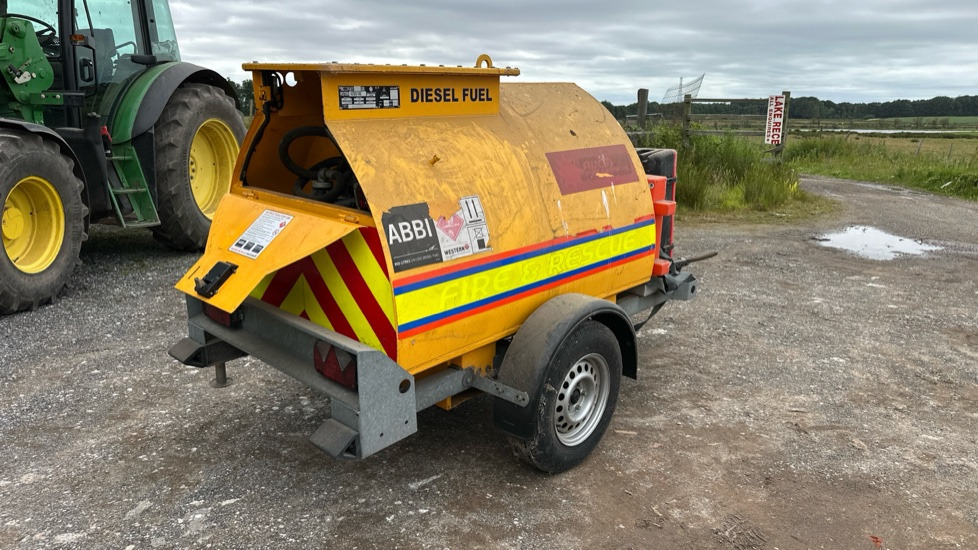 WESTERN FUEL BOWSER 210 - Celtniecības maisītājs: foto 3 WESTERN FUEL BOWSER 210 - Celtniecības maisītājs: foto 3