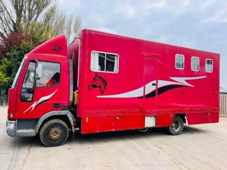 Kamper 2w1 Koniwoz IVECO CARGO - Zirgu kravas automašīna: foto 1 Kamper 2w1 Koniwoz IVECO CARGO - Zirgu kravas automašīna: foto 1