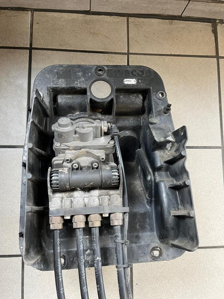 IVECO STRALIS 450 Fußbremsventil Bremsventil WABCO 9650019060 - Bremžu vārsts - Kravas automašīna: foto 1 IVECO STRALIS 450 Fußbremsventil Bremsventil WABCO 9650019060 - Bremžu vārsts - Kravas automašīna: foto 1