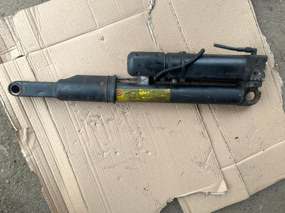 IVECO Stralis 450 Hydraulikzylinder Kippzylinder 500368557 - Hidrauliskais cilindrs - Kravas automašīna: foto 1 IVECO Stralis 450 Hydraulikzylinder Kippzylinder 500368557 - Hidrauliskais cilindrs - Kravas automašīna: foto 1