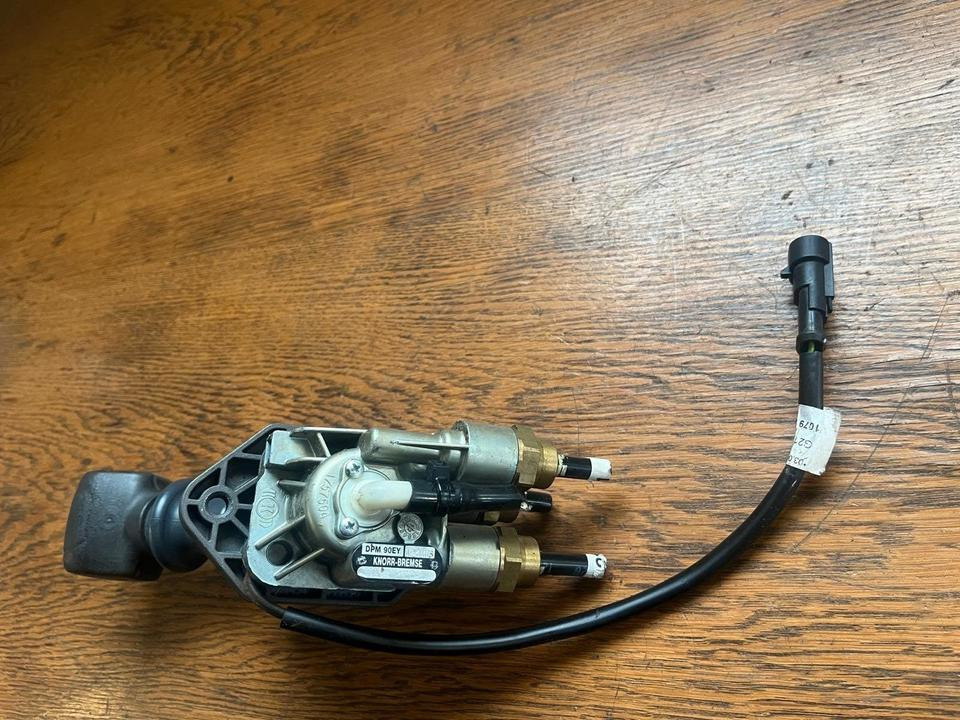 IVECO Stralis KNORR-BREMSE Bremsventil Handbremsventil DPM90EY - Bremžu vārsts - Kravas automašīna: foto 3 IVECO Stralis KNORR-BREMSE Bremsventil Handbremsventil DPM90EY - Bremžu vārsts - Kravas automašīna: foto 3