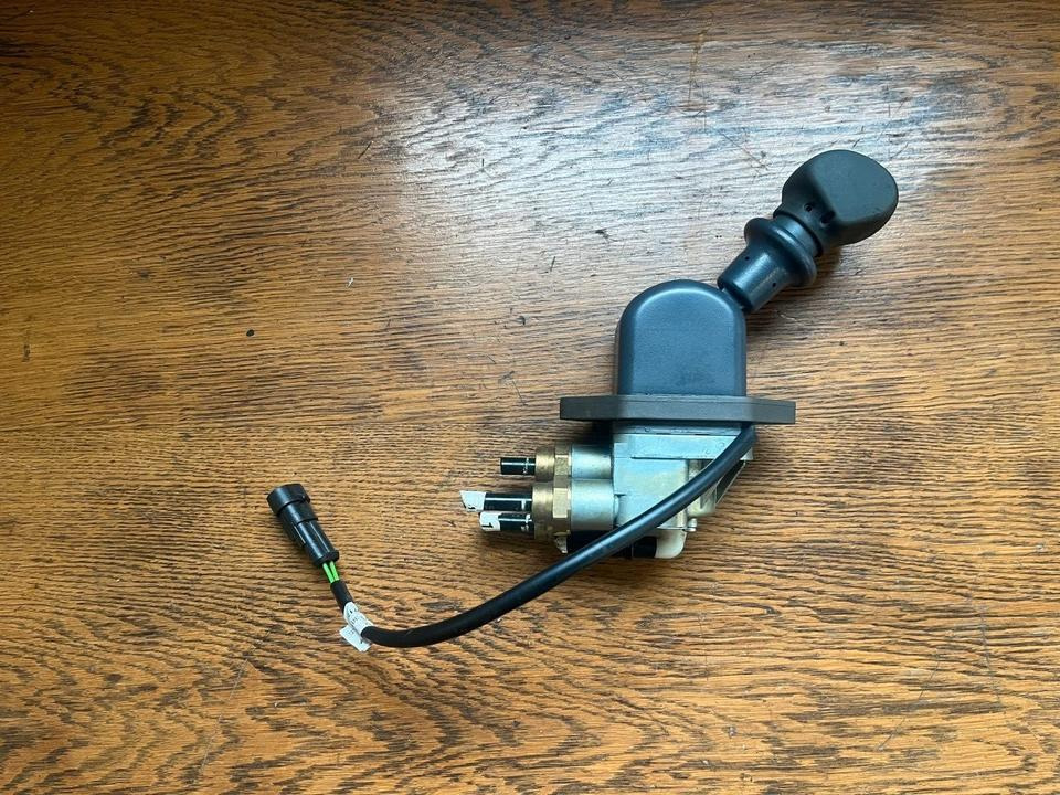 IVECO Stralis KNORR-BREMSE Bremsventil Handbremsventil DPM90EY - Bremžu vārsts - Kravas automašīna: foto 1 IVECO Stralis KNORR-BREMSE Bremsventil Handbremsventil DPM90EY - Bremžu vārsts - Kravas automašīna: foto 1