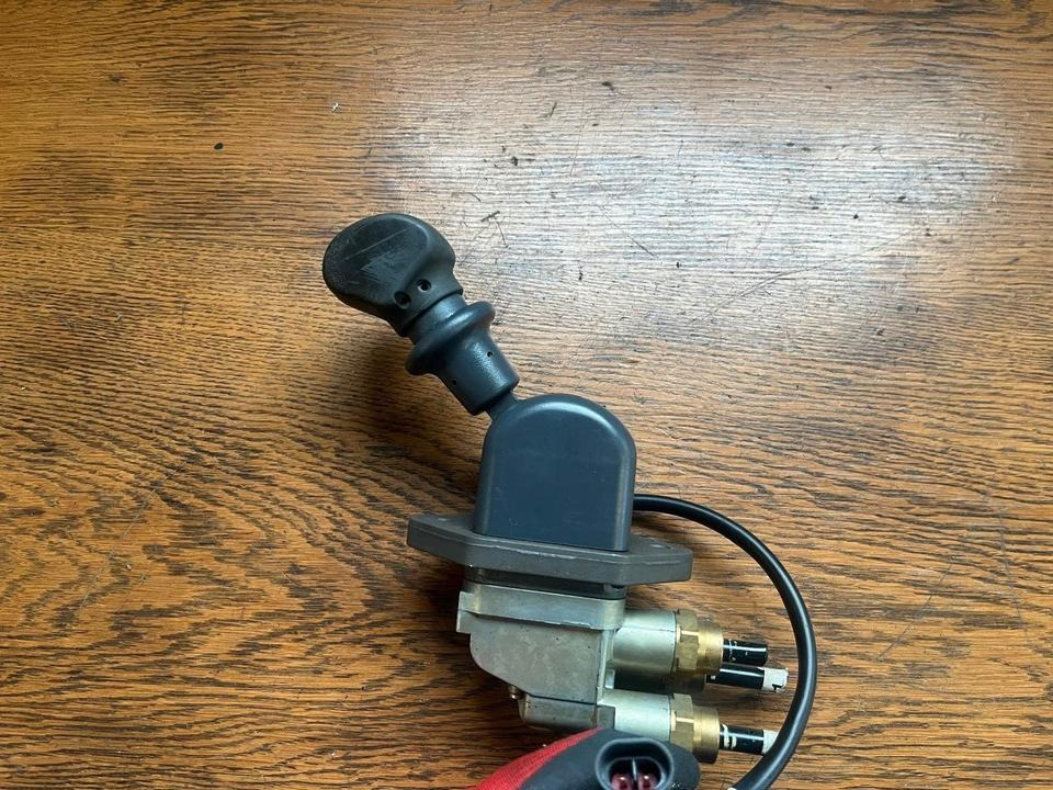 IVECO Stralis KNORR-BREMSE Bremsventil Handbremsventil DPM90EY - Bremžu vārsts - Kravas automašīna: foto 4 IVECO Stralis KNORR-BREMSE Bremsventil Handbremsventil DPM90EY - Bremžu vārsts - Kravas automašīna: foto 4