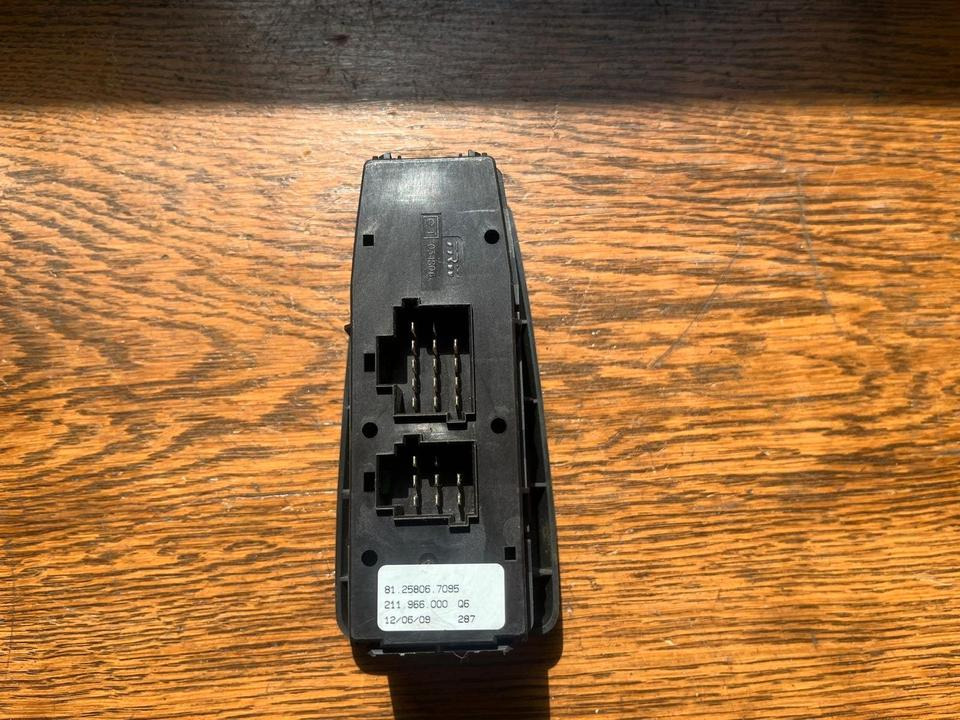 MAN Fensterheber Schalter 81258067095 - Logs un rezerves daļas - Kravas automašīna: foto 3 MAN Fensterheber Schalter 81258067095 - Logs un rezerves daļas - Kravas automašīna: foto 3