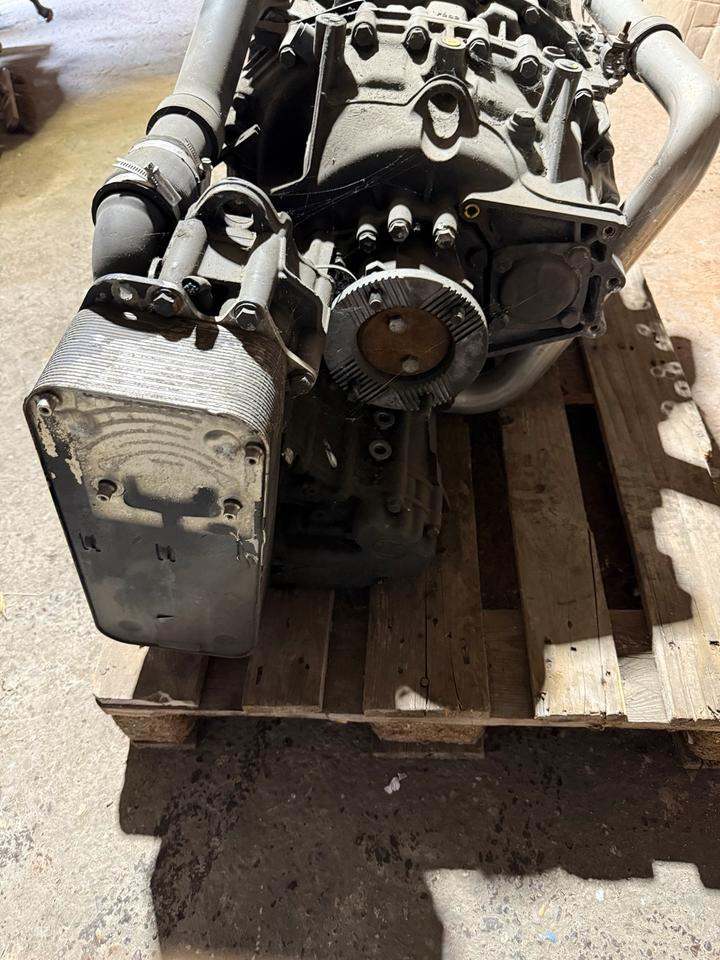 MAN Getriebe ZF ASTRONIC 12 AS 2331 TD Intarder3 ohneSteuergerät - Pārnesumkārba - Kravas automašīna: foto 5 MAN Getriebe ZF ASTRONIC 12 AS 2331 TD Intarder3 ohneSteuergerät - Pārnesumkārba - Kravas automašīna: foto 5