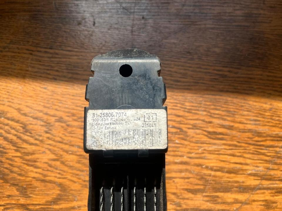 MAN Schalterleiste Fensterheber Schalter 81258067074 - Logs un rezerves daļas - Kravas automašīna: foto 2 MAN Schalterleiste Fensterheber Schalter 81258067074 - Logs un rezerves daļas - Kravas automašīna: foto 2