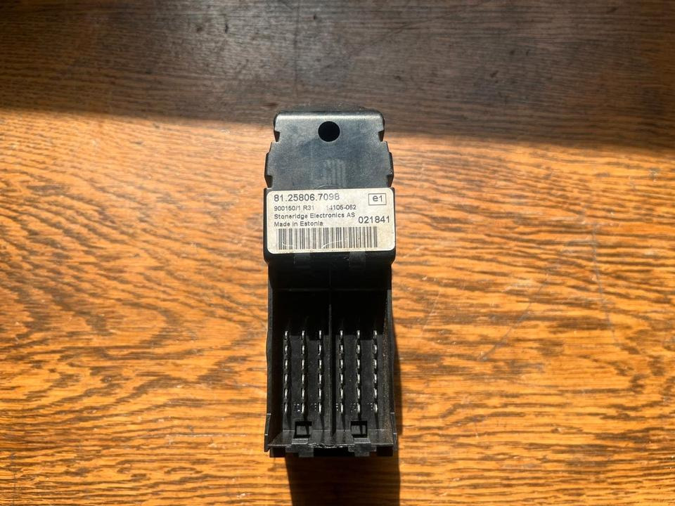 MAN Schalterleiste Fensterheber Schalter 81258067098 - Logs un rezerves daļas - Kravas automašīna: foto 3 MAN Schalterleiste Fensterheber Schalter 81258067098 - Logs un rezerves daļas - Kravas automašīna: foto 3