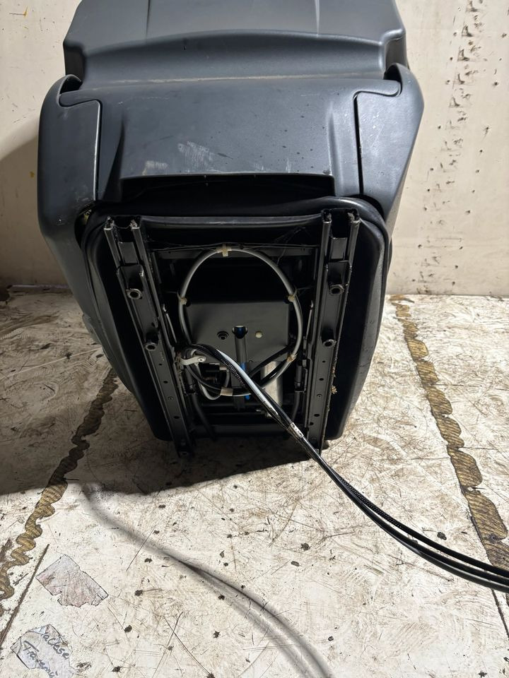 MAN TGL Euro 5/6 Fahrersitz mit Luft und elektrisch - Sēdeklis - Kravas automašīna: foto 5 MAN TGL Euro 5/6 Fahrersitz mit Luft und elektrisch - Sēdeklis - Kravas automašīna: foto 5