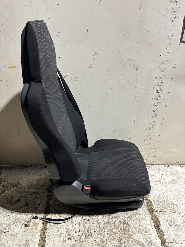 MAN TGL Euro 5/6 Fahrersitz mit Luft und elektrisch - Sēdeklis - Kravas automašīna: foto 2 MAN TGL Euro 5/6 Fahrersitz mit Luft und elektrisch - Sēdeklis - Kravas automašīna: foto 2