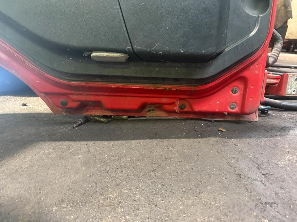 MAN TGL Fahrertür Rot Spiegel Innenverkleidung - Durvis un rezerves daļas - Kravas automašīna: foto 3 MAN TGL Fahrertür Rot Spiegel Innenverkleidung - Durvis un rezerves daļas - Kravas automašīna: foto 3