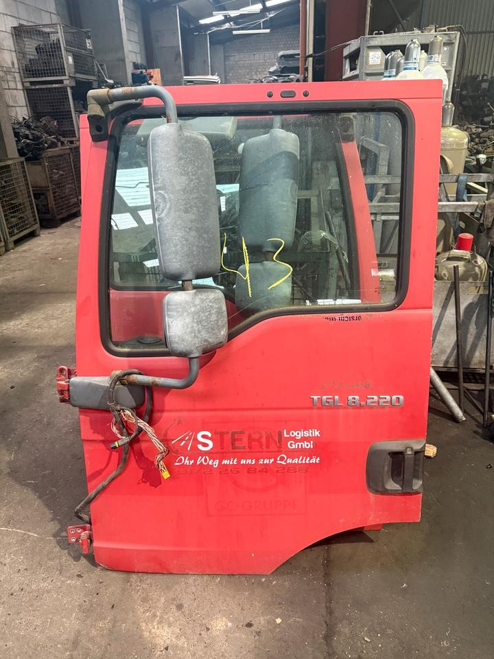 MAN TGL Fahrertür Rot Spiegel Innenverkleidung - Durvis un rezerves daļas - Kravas automašīna: foto 1 MAN TGL Fahrertür Rot Spiegel Innenverkleidung - Durvis un rezerves daļas - Kravas automašīna: foto 1
