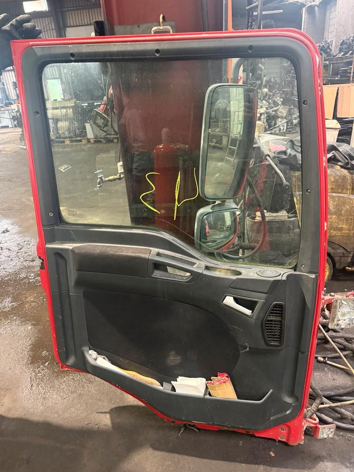 MAN TGL Fahrertür Rot Spiegel Innenverkleidung - Durvis un rezerves daļas - Kravas automašīna: foto 2 MAN TGL Fahrertür Rot Spiegel Innenverkleidung - Durvis un rezerves daļas - Kravas automašīna: foto 2