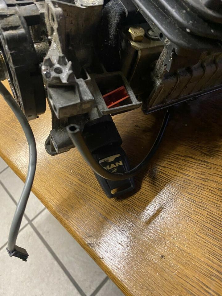 MAN TGL Lenksäule Lenkung mit Zündschloss & Schlüssel - Stūres statnis - Kravas automašīna: foto 3 MAN TGL Lenksäule Lenkung mit Zündschloss & Schlüssel - Stūres statnis - Kravas automašīna: foto 3