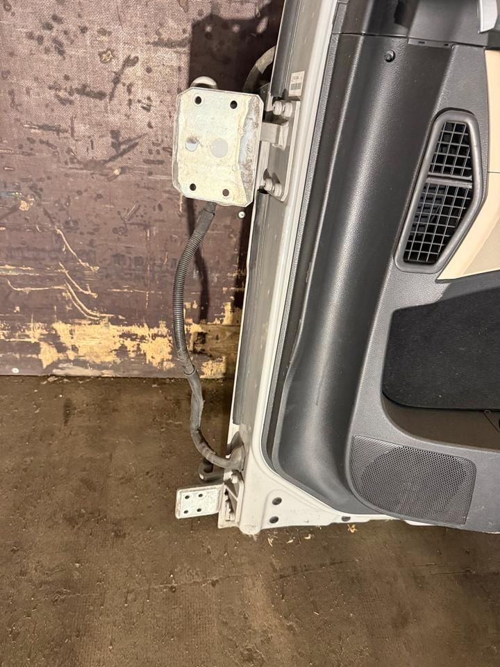 MAN TGS EU6 Beifahrertür Grau Spiegel Innenverkleidung LN 49 - Durvis un rezerves daļas - Kravas automašīna: foto 3 MAN TGS EU6 Beifahrertür Grau Spiegel Innenverkleidung LN 49 - Durvis un rezerves daļas - Kravas automašīna: foto 3