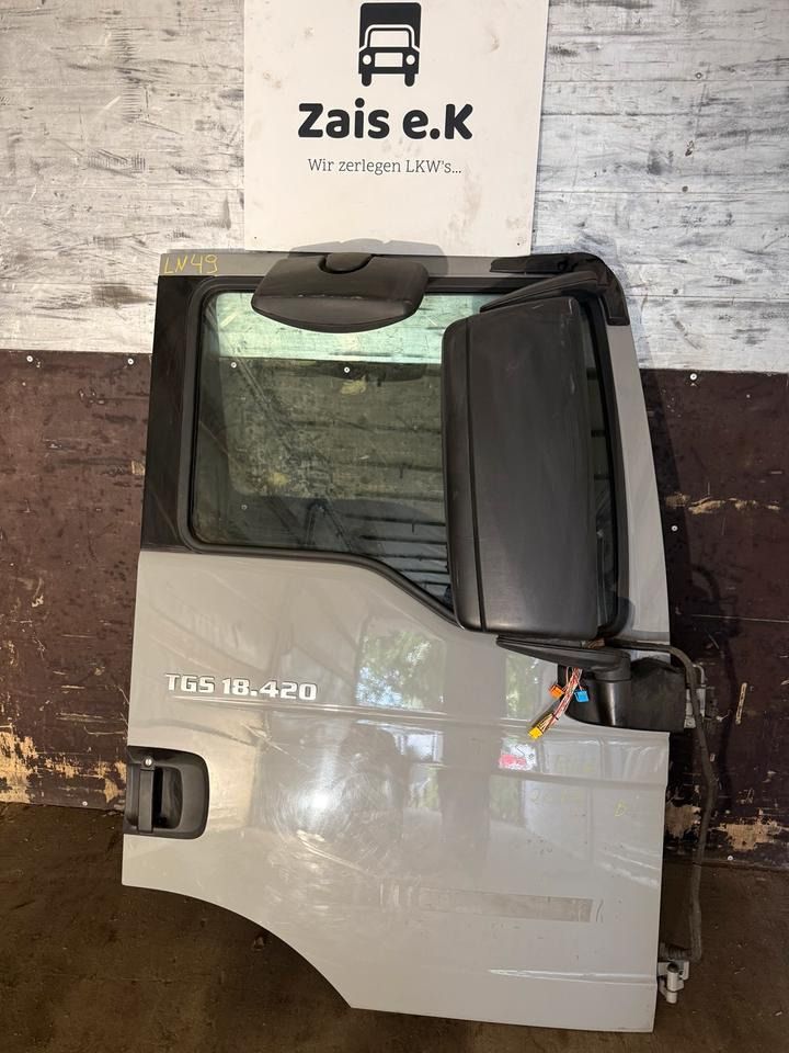 MAN TGS EU6 Beifahrertür Grau Spiegel Innenverkleidung LN 49 - Durvis un rezerves daļas - Kravas automašīna: foto 1 MAN TGS EU6 Beifahrertür Grau Spiegel Innenverkleidung LN 49 - Durvis un rezerves daļas - Kravas automašīna: foto 1