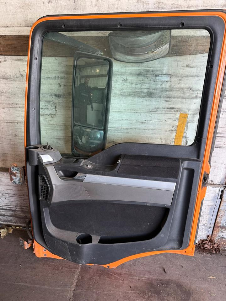 MAN TGS EU6 Beifahrertür Orange Spiegel Innenverkleidung LN 81 - Durvis un rezerves daļas - Kravas automašīna: foto 2 MAN TGS EU6 Beifahrertür Orange Spiegel Innenverkleidung LN 81 - Durvis un rezerves daļas - Kravas automašīna: foto 2