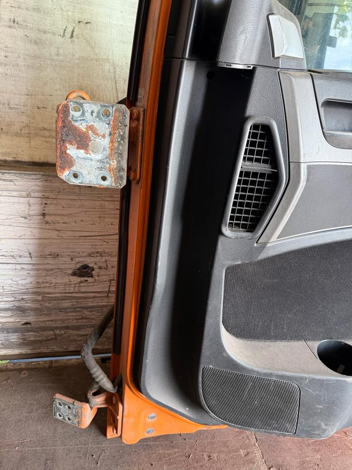 MAN TGS EU6 Beifahrertür Orange Spiegel Innenverkleidung LN 81 - Durvis un rezerves daļas - Kravas automašīna: foto 3 MAN TGS EU6 Beifahrertür Orange Spiegel Innenverkleidung LN 81 - Durvis un rezerves daļas - Kravas automašīna: foto 3