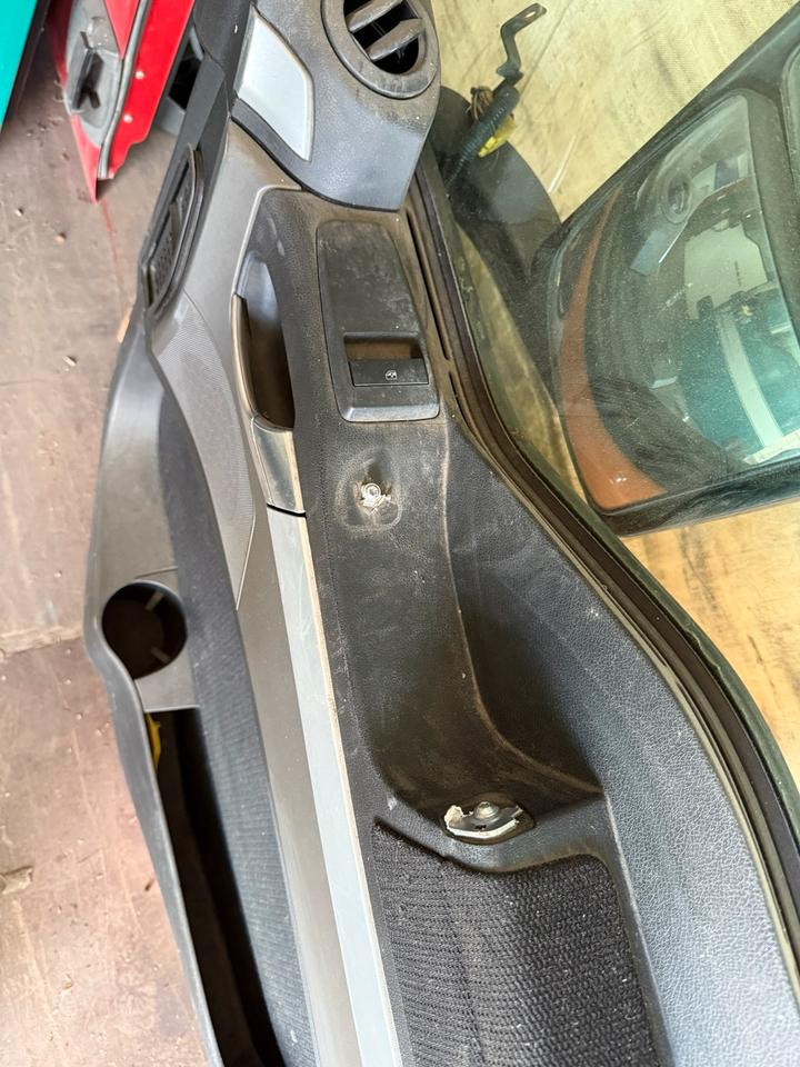 MAN TGS EU6 Beifahrertür Orange Spiegel Innenverkleidung LN 81 - Durvis un rezerves daļas - Kravas automašīna: foto 4 MAN TGS EU6 Beifahrertür Orange Spiegel Innenverkleidung LN 81 - Durvis un rezerves daļas - Kravas automašīna: foto 4