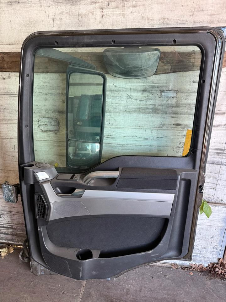MAN TGS EU6 Beifahrertür Spiegel Innenverkleidung LN 80 - Durvis un rezerves daļas - Kravas automašīna: foto 2 MAN TGS EU6 Beifahrertür Spiegel Innenverkleidung LN 80 - Durvis un rezerves daļas - Kravas automašīna: foto 2