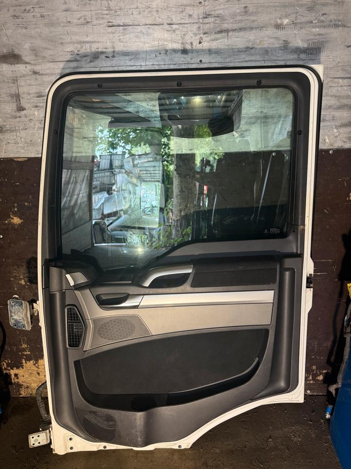 MAN TGS EU6 Beifahrertür Weiß Spiegel Innenverkleidung LN 57 - Durvis un rezerves daļas - Kravas automašīna: foto 2 MAN TGS EU6 Beifahrertür Weiß Spiegel Innenverkleidung LN 57 - Durvis un rezerves daļas - Kravas automašīna: foto 2