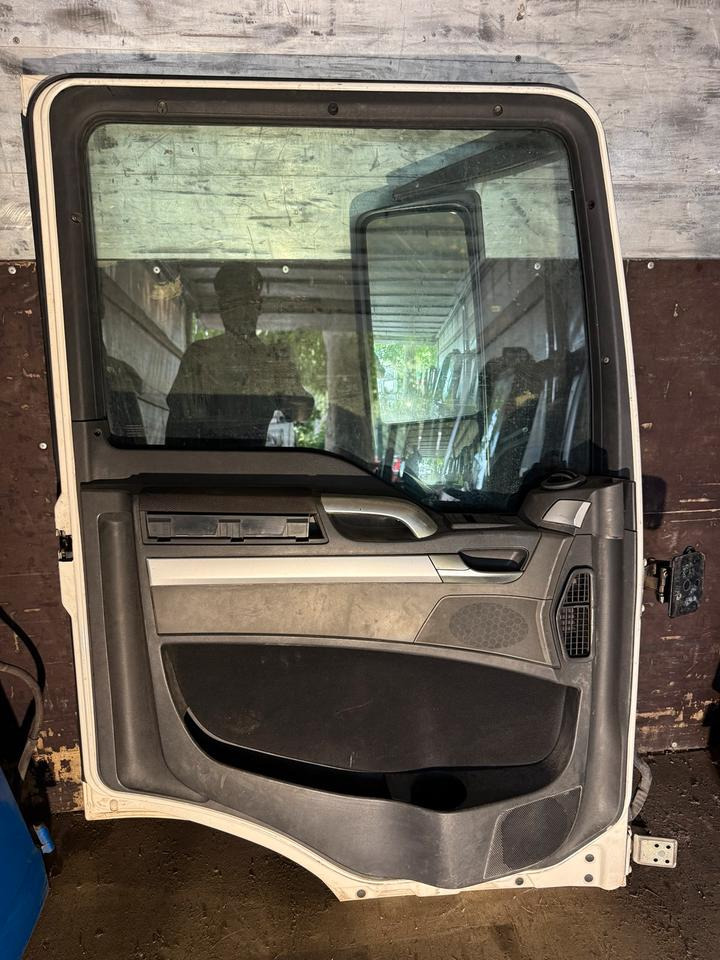 MAN TGS EU6 Fahrertür Weiß Spiegel Innenverkleidung LN 58 - Durvis un rezerves daļas - Kravas automašīna: foto 2 MAN TGS EU6 Fahrertür Weiß Spiegel Innenverkleidung LN 58 - Durvis un rezerves daļas - Kravas automašīna: foto 2