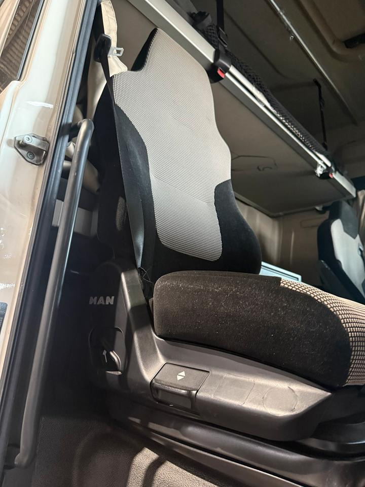 MAN TGX EU6 Beifahrersitz mit Luft - Sēdeklis - Kravas automašīna: foto 2 MAN TGX EU6 Beifahrersitz mit Luft - Sēdeklis - Kravas automašīna: foto 2
