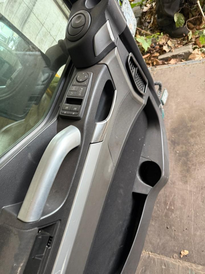 MAN TGX Fahrertür Grün mit Spiegel Innenverkleidung LN 83 - Durvis un rezerves daļas - Kravas automašīna: foto 4 MAN TGX Fahrertür Grün mit Spiegel Innenverkleidung LN 83 - Durvis un rezerves daļas - Kravas automašīna: foto 4