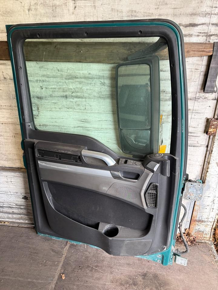 MAN TGX Fahrertür Grün mit Spiegel Innenverkleidung LN 83 - Durvis un rezerves daļas - Kravas automašīna: foto 2 MAN TGX Fahrertür Grün mit Spiegel Innenverkleidung LN 83 - Durvis un rezerves daļas - Kravas automašīna: foto 2