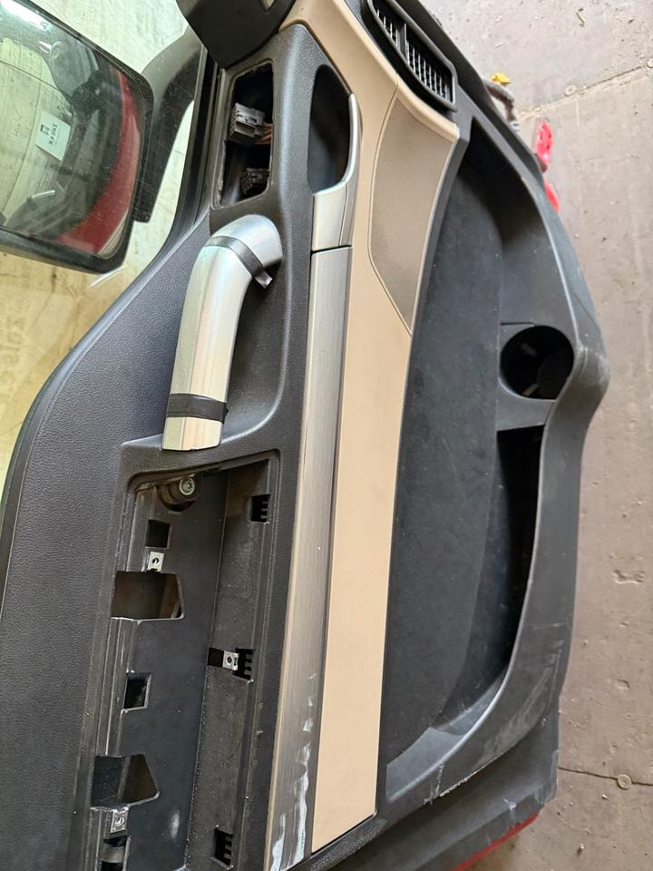 MAN TGX Fahrertür Rot Spiegel Innenverkleidung LN 63 - Durvis un rezerves daļas - Kravas automašīna: foto 5 MAN TGX Fahrertür Rot Spiegel Innenverkleidung LN 63 - Durvis un rezerves daļas - Kravas automašīna: foto 5