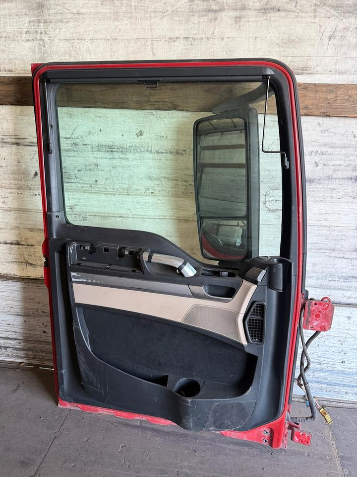 MAN TGX Fahrertür Rot Spiegel Innenverkleidung LN 63 - Durvis un rezerves daļas - Kravas automašīna: foto 2 MAN TGX Fahrertür Rot Spiegel Innenverkleidung LN 63 - Durvis un rezerves daļas - Kravas automašīna: foto 2