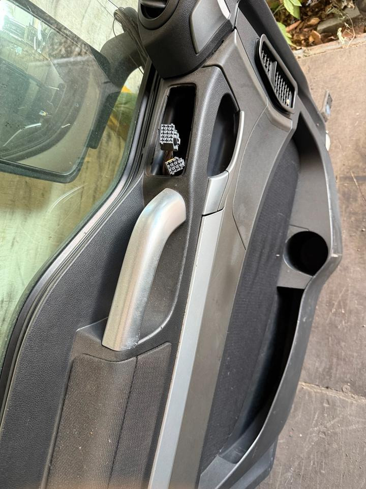 MAN TGX Fahrertür Weiß mit Spiegel Innenverkleidung LN 84 - Durvis un rezerves daļas - Kravas automašīna: foto 4 MAN TGX Fahrertür Weiß mit Spiegel Innenverkleidung LN 84 - Durvis un rezerves daļas - Kravas automašīna: foto 4