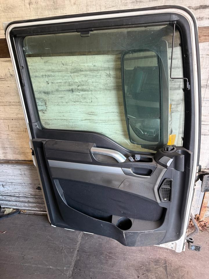MAN TGX Fahrertür Weiß mit Spiegel Innenverkleidung LN 84 - Durvis un rezerves daļas - Kravas automašīna: foto 2 MAN TGX Fahrertür Weiß mit Spiegel Innenverkleidung LN 84 - Durvis un rezerves daļas - Kravas automašīna: foto 2