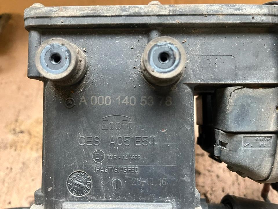 Mercedes Actros MP4 AdBlue Pumpe A0001405378 - Degvielas sūknis - Kravas automašīna: foto 2 Mercedes Actros MP4 AdBlue Pumpe A0001405378 - Degvielas sūknis - Kravas automašīna: foto 2