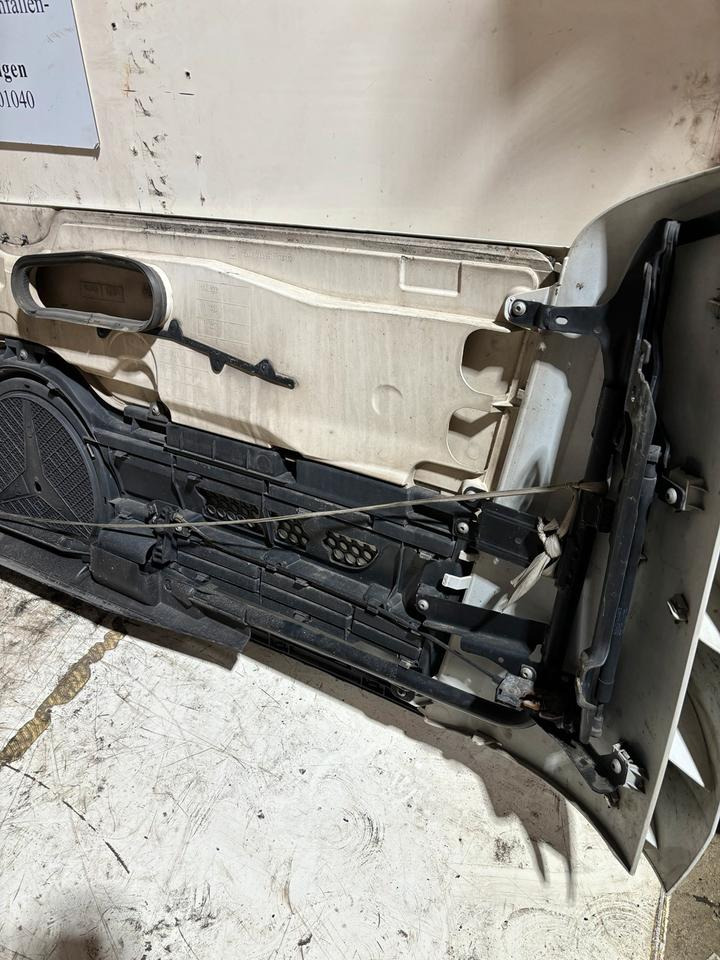 Mercedes Actros MP4 Motorhaube A9607500409 - Motora pārsegs - Kravas automašīna: foto 5 Mercedes Actros MP4 Motorhaube A9607500409 - Motora pārsegs - Kravas automašīna: foto 5