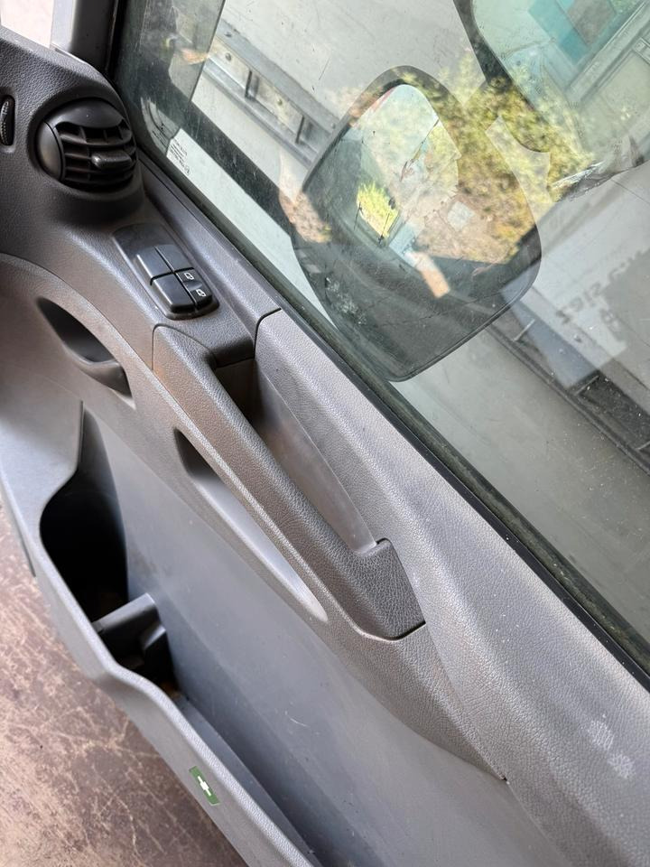 Mercedes Atego 2 Beifahrertür Grau Spiegel Innenverkleidung LN 70 - Durvis un rezerves daļas - Kravas automašīna: foto 4 Mercedes Atego 2 Beifahrertür Grau Spiegel Innenverkleidung LN 70 - Durvis un rezerves daļas - Kravas automašīna: foto 4