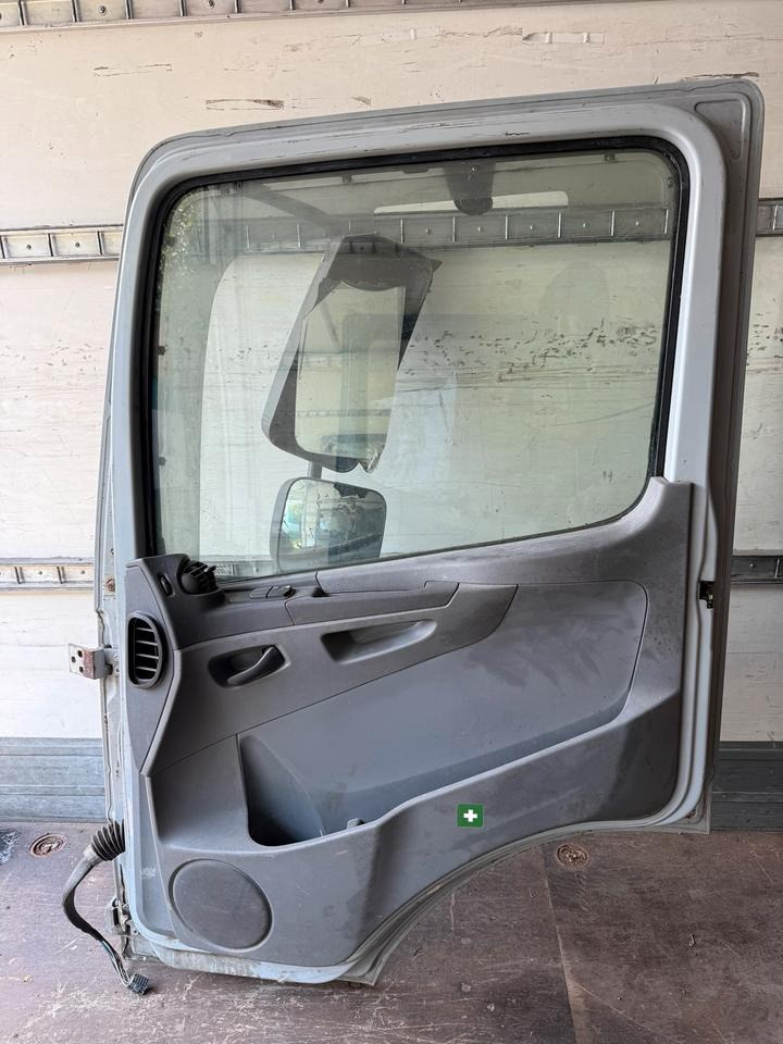 Mercedes Atego 2 Beifahrertür Grau Spiegel Innenverkleidung LN 70 - Durvis un rezerves daļas - Kravas automašīna: foto 2 Mercedes Atego 2 Beifahrertür Grau Spiegel Innenverkleidung LN 70 - Durvis un rezerves daļas - Kravas automašīna: foto 2