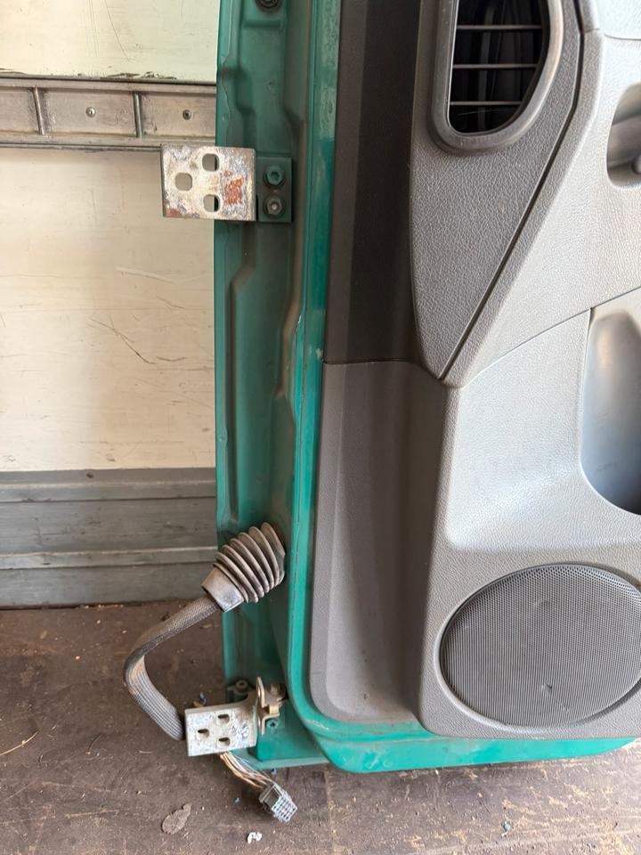 Mercedes Atego Beifahrertür Grün Innenverkleidung LN 71 - Durvis un rezerves daļas - Kravas automašīna: foto 3 Mercedes Atego Beifahrertür Grün Innenverkleidung LN 71 - Durvis un rezerves daļas - Kravas automašīna: foto 3