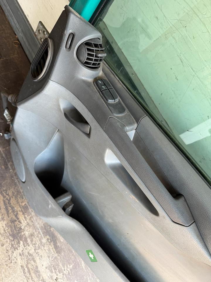 Mercedes Atego Beifahrertür Grün Innenverkleidung LN 71 - Durvis un rezerves daļas - Kravas automašīna: foto 4 Mercedes Atego Beifahrertür Grün Innenverkleidung LN 71 - Durvis un rezerves daļas - Kravas automašīna: foto 4