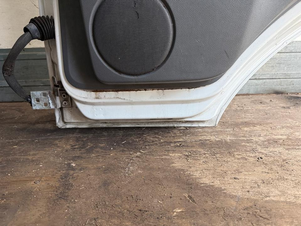 Mercedes Atego Beifahrertür weiß Spiegel Innenverkleidung - Durvis un rezerves daļas - Kravas automašīna: foto 5 Mercedes Atego Beifahrertür weiß Spiegel Innenverkleidung - Durvis un rezerves daļas - Kravas automašīna: foto 5