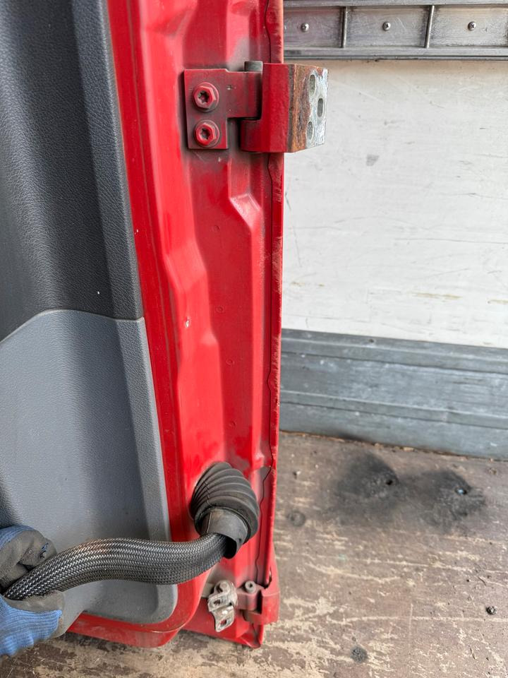 Mercedes Atego Fahrertür Rot Spiegel Innenverkleidung LN 74 - Durvis un rezerves daļas - Kravas automašīna: foto 5 Mercedes Atego Fahrertür Rot Spiegel Innenverkleidung LN 74 - Durvis un rezerves daļas - Kravas automašīna: foto 5