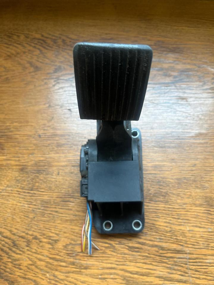 Mercedes Atego Gaspedal A9403000004 - Pedālis - Kravas automašīna: foto 4 Mercedes Atego Gaspedal A9403000004 - Pedālis - Kravas automašīna: foto 4